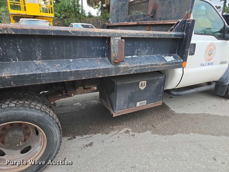 image for item DU2600 2007 Ford F450 Super Duty dump truck