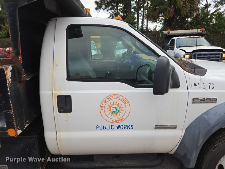 image for item DU2600 2007 Ford F450 Super Duty dump truck