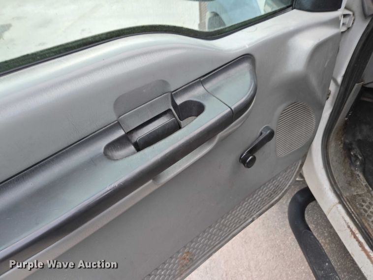 image for item DU2600 2007 Ford F450 Super Duty dump truck