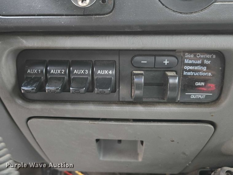 image for item DU2600 2007 Ford F450 Super Duty dump truck