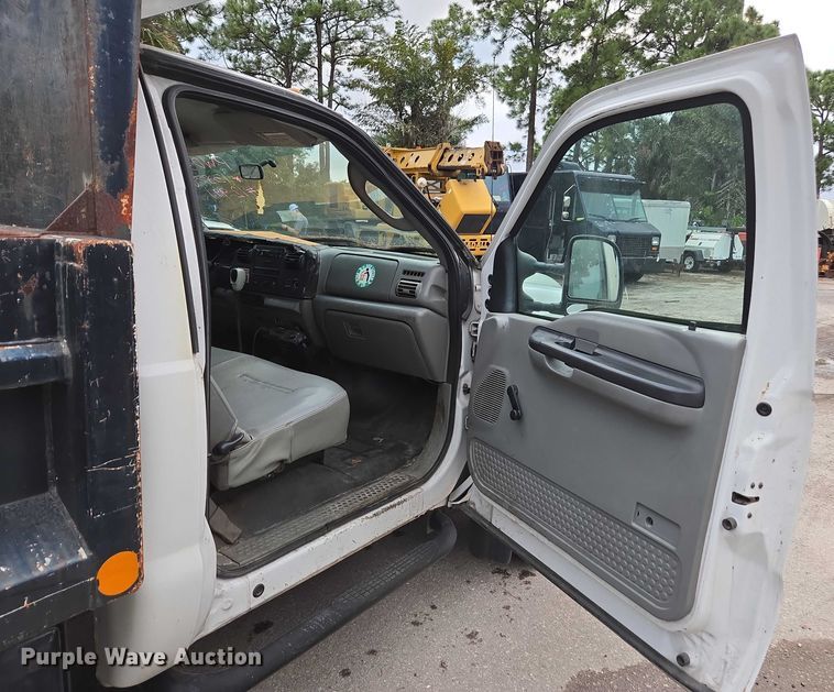 image for item DU2600 2007 Ford F450 Super Duty dump truck