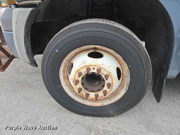 image for item DU2600 2007 Ford F450 Super Duty dump truck