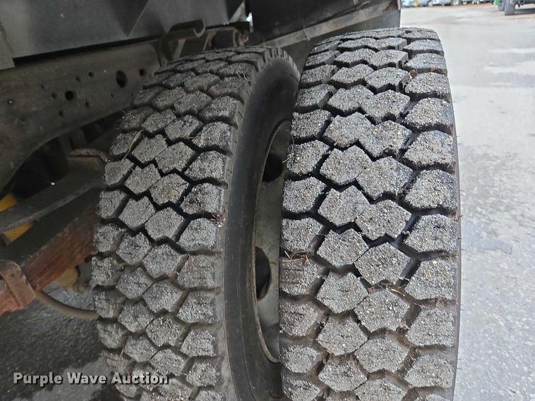 image for item DU2600 2007 Ford F450 Super Duty dump truck