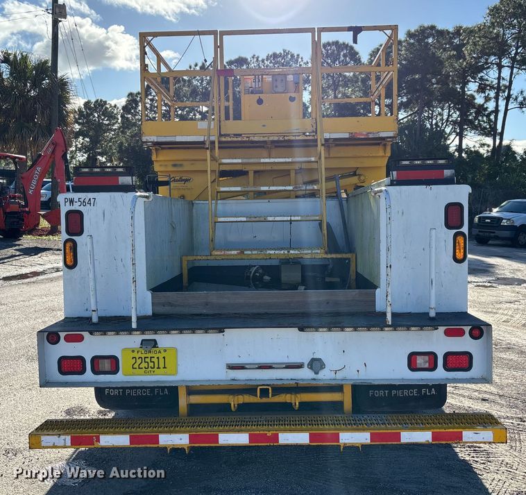 image for item DU2603 2003 Ford F550 Super Duty XL utility / service truck