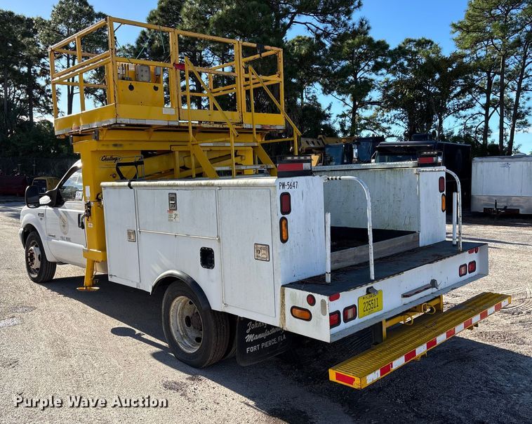 image for item DU2603 2003 Ford F550 Super Duty XL utility / service truck