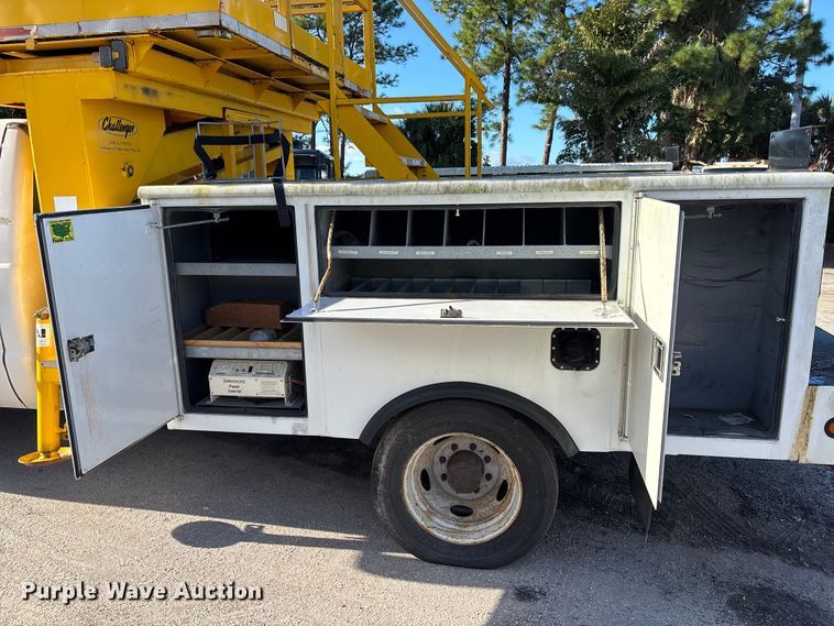 image for item DU2603 2003 Ford F550 Super Duty XL utility / service truck
