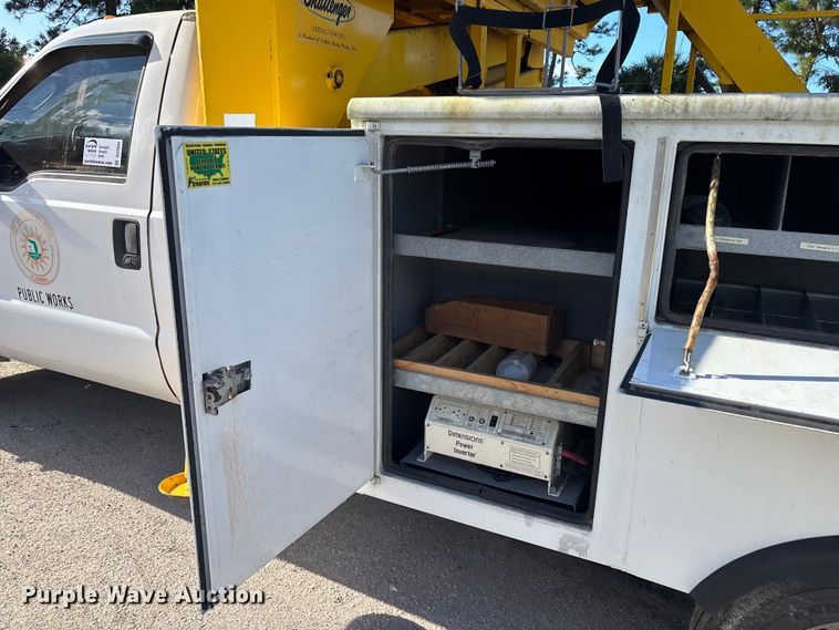 image for item DU2603 2003 Ford F550 Super Duty XL utility / service truck