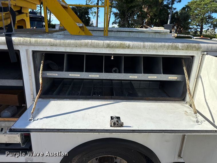 image for item DU2603 2003 Ford F550 Super Duty XL utility / service truck