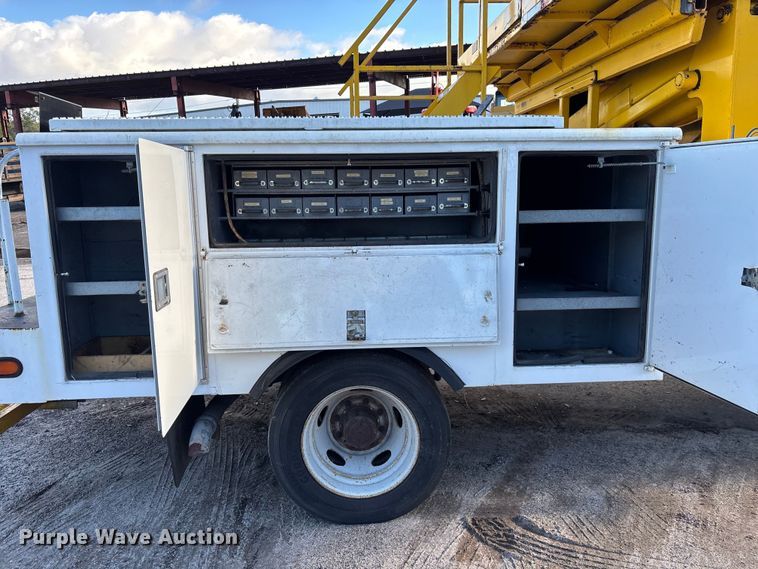 image for item DU2603 2003 Ford F550 Super Duty XL utility / service truck
