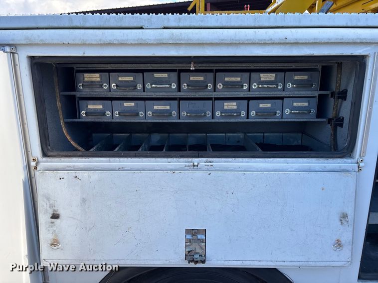 image for item DU2603 2003 Ford F550 Super Duty XL utility / service truck