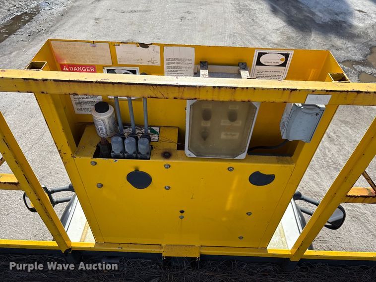 image for item DU2603 2003 Ford F550 Super Duty XL utility / service truck