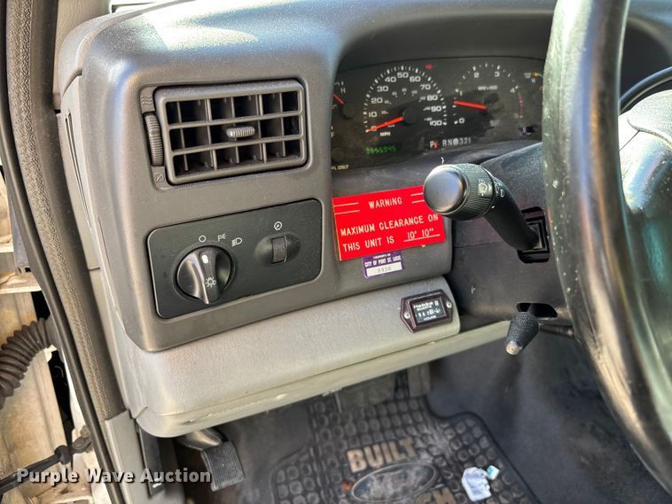 image for item DU2603 2003 Ford F550 Super Duty XL utility / service truck