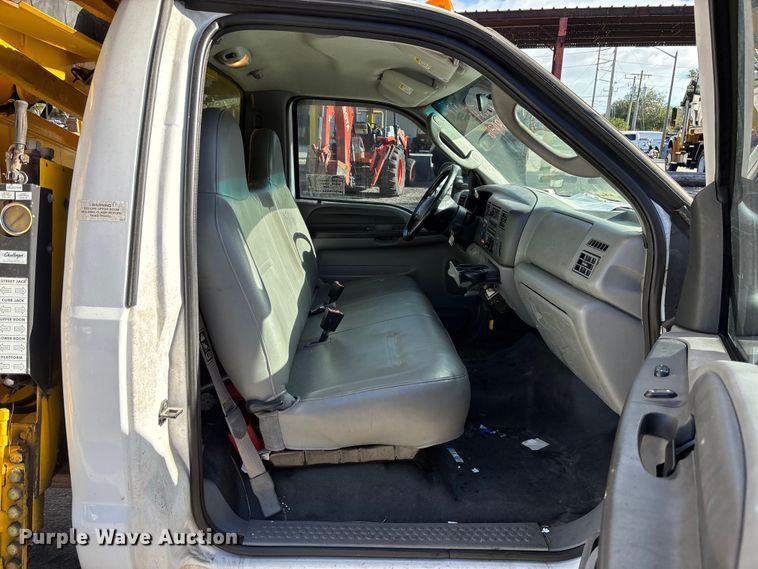 image for item DU2603 2003 Ford F550 Super Duty XL utility / service truck
