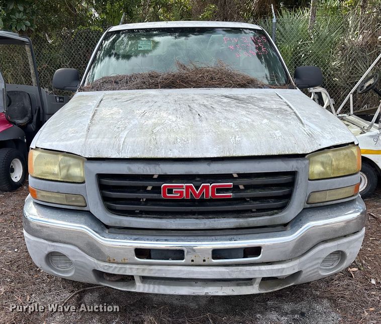 image for item DU2604 2004 GMC Sierra pickup truck