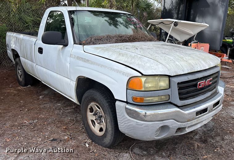 image for item DU2604 2004 GMC Sierra pickup truck