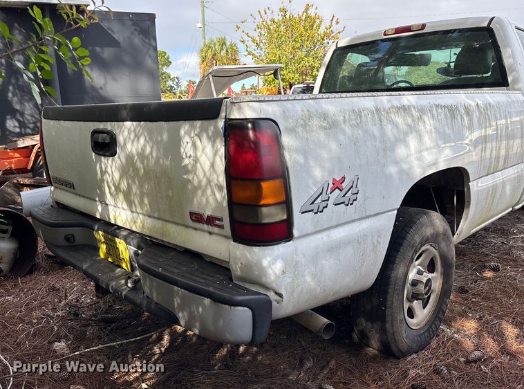 image for item DU2604 2004 GMC Sierra pickup truck