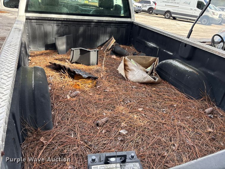 image for item DU2604 2004 GMC Sierra pickup truck