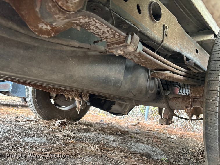 image for item DU2604 2004 GMC Sierra pickup truck