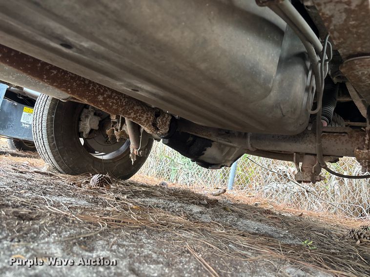 image for item DU2604 2004 GMC Sierra pickup truck