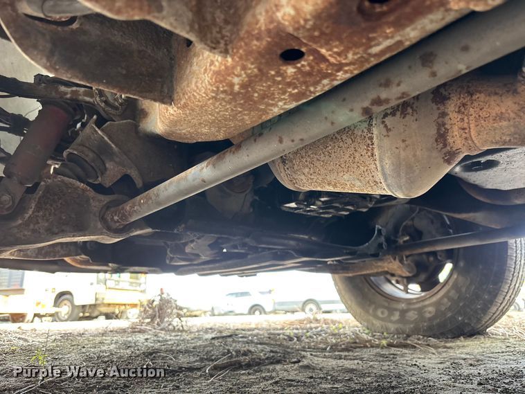 image for item DU2604 2004 GMC Sierra pickup truck