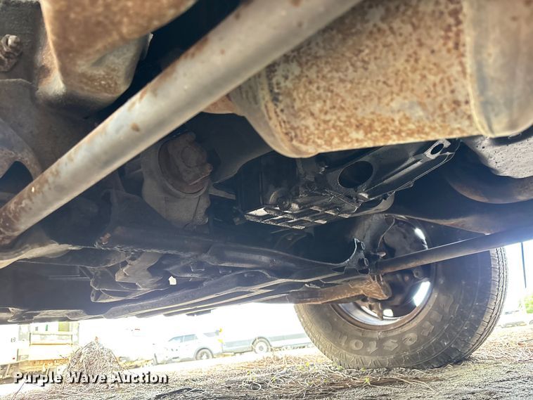 image for item DU2604 2004 GMC Sierra pickup truck