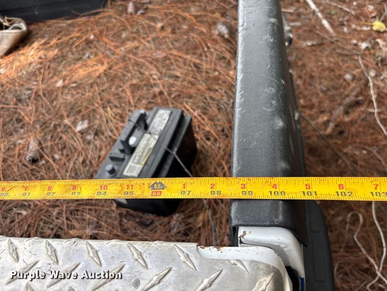 image for item DU2604 2004 GMC Sierra pickup truck