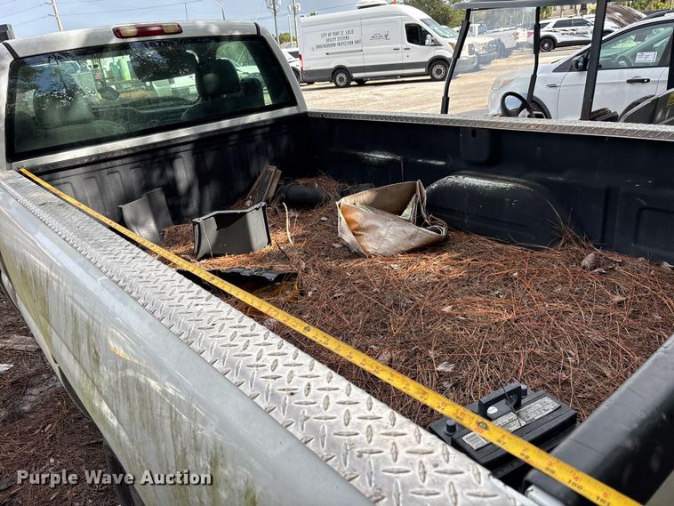 image for item DU2604 2004 GMC Sierra pickup truck