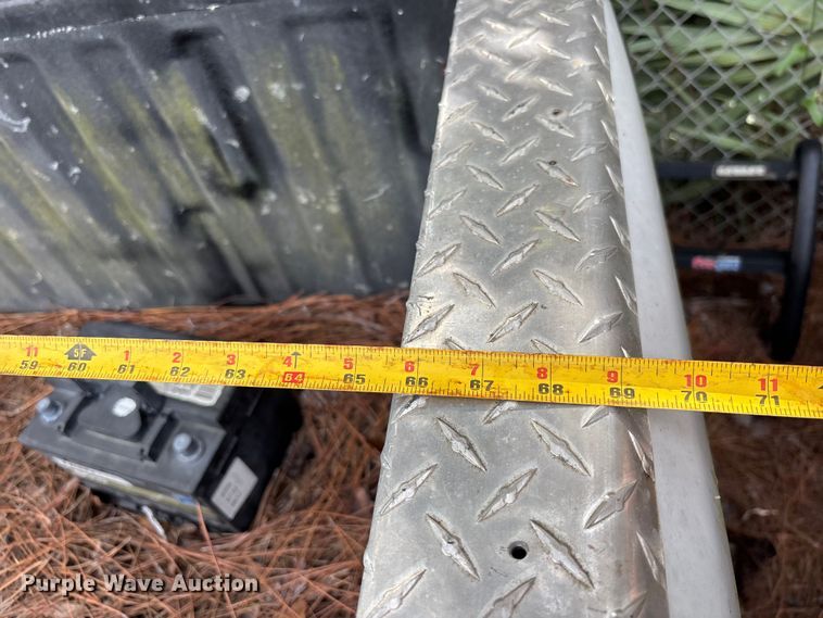 image for item DU2604 2004 GMC Sierra pickup truck