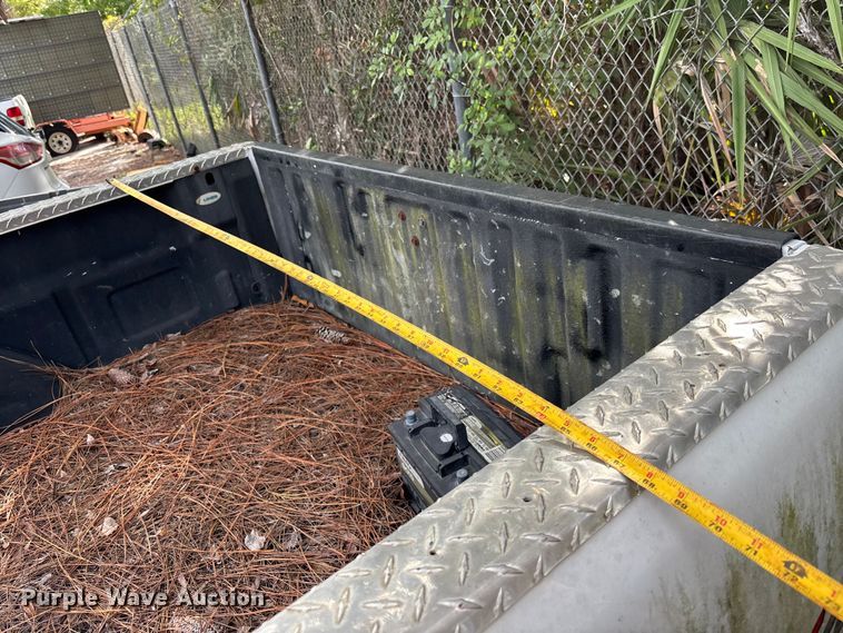 image for item DU2604 2004 GMC Sierra pickup truck