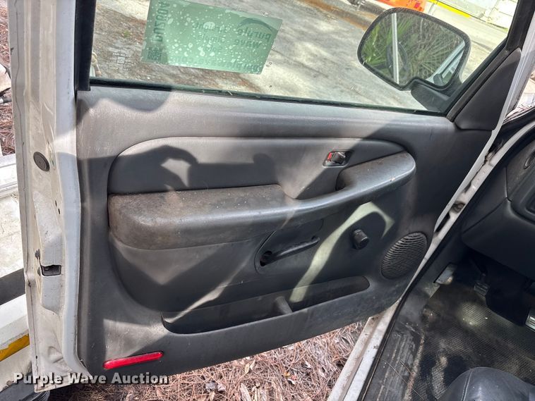 image for item DU2604 2004 GMC Sierra pickup truck