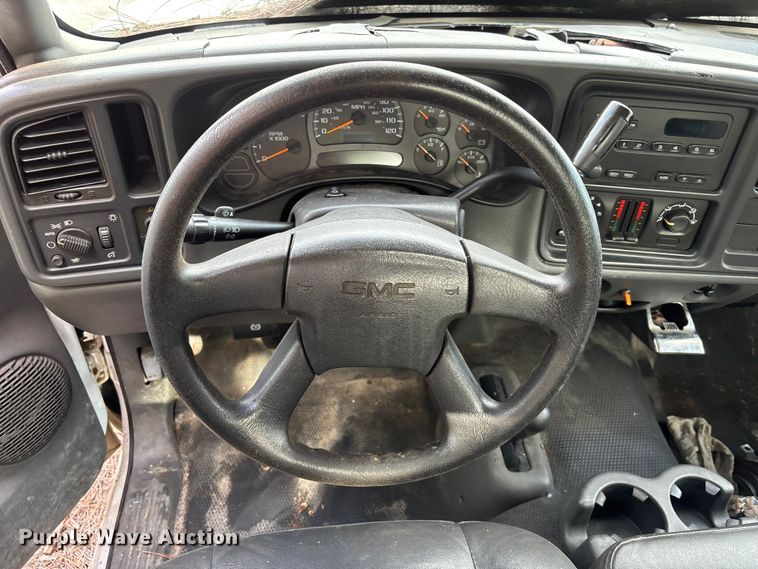 image for item DU2604 2004 GMC Sierra pickup truck