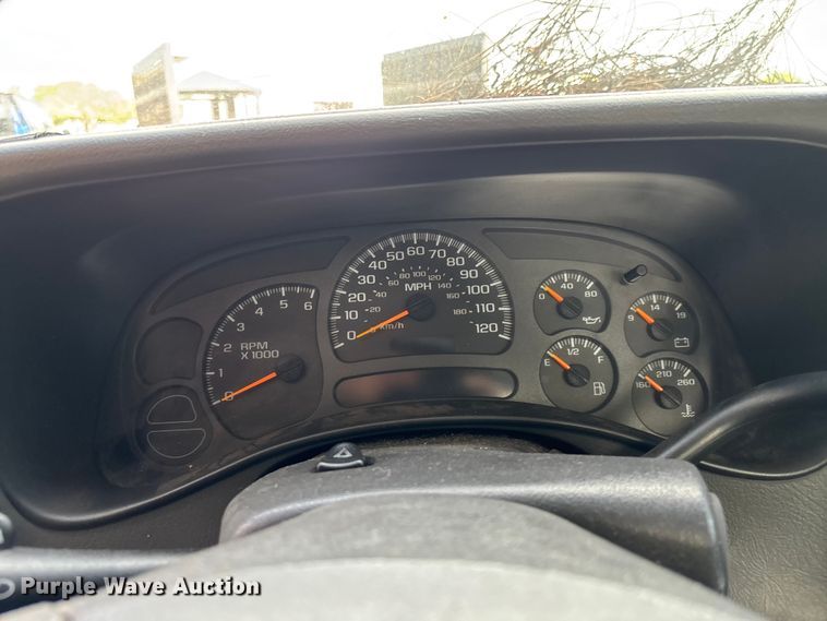 image for item DU2604 2004 GMC Sierra pickup truck