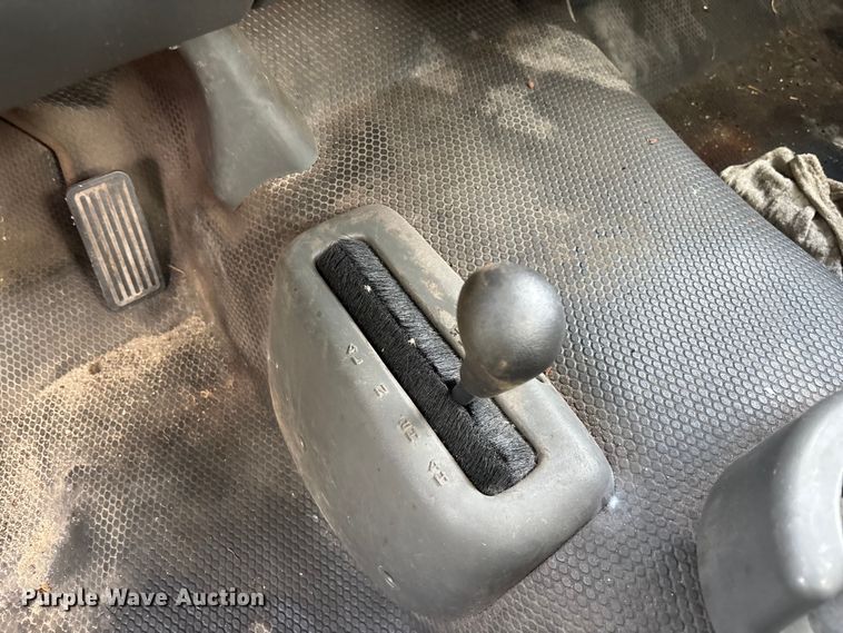 image for item DU2604 2004 GMC Sierra pickup truck