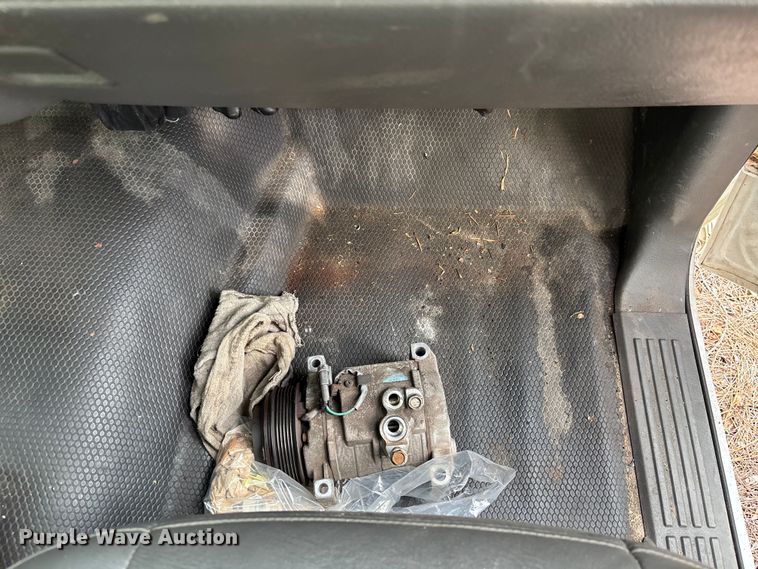 image for item DU2604 2004 GMC Sierra pickup truck