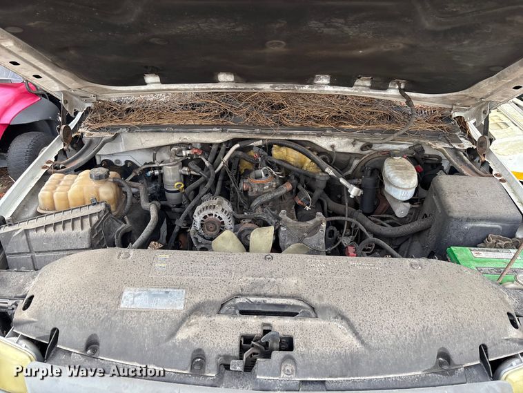 image for item DU2604 2004 GMC Sierra pickup truck