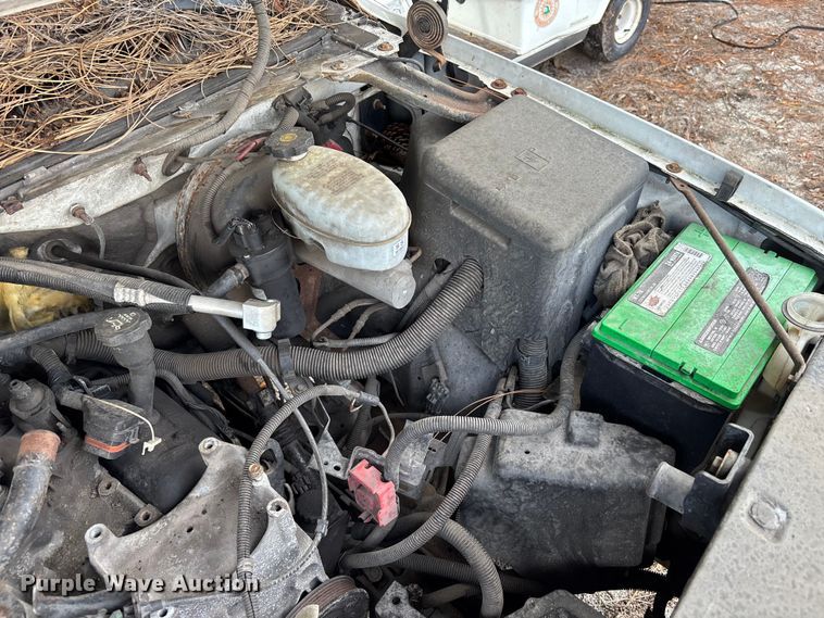 image for item DU2604 2004 GMC Sierra pickup truck