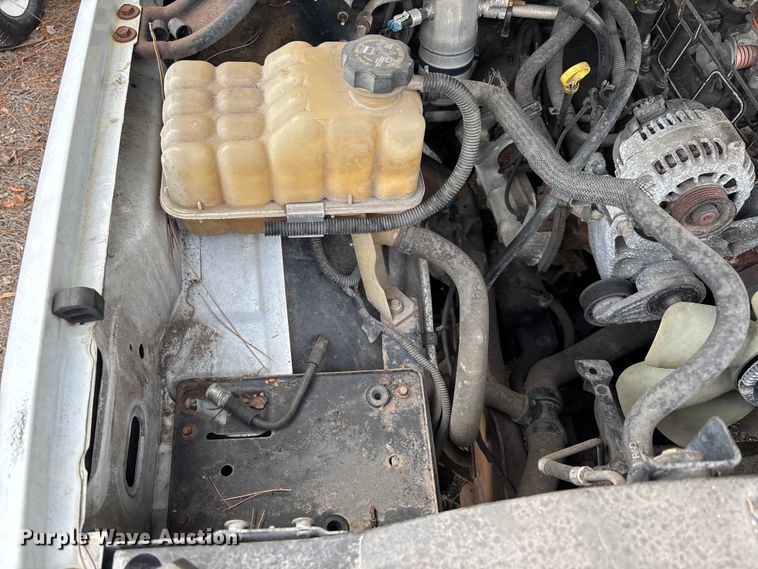 image for item DU2604 2004 GMC Sierra pickup truck