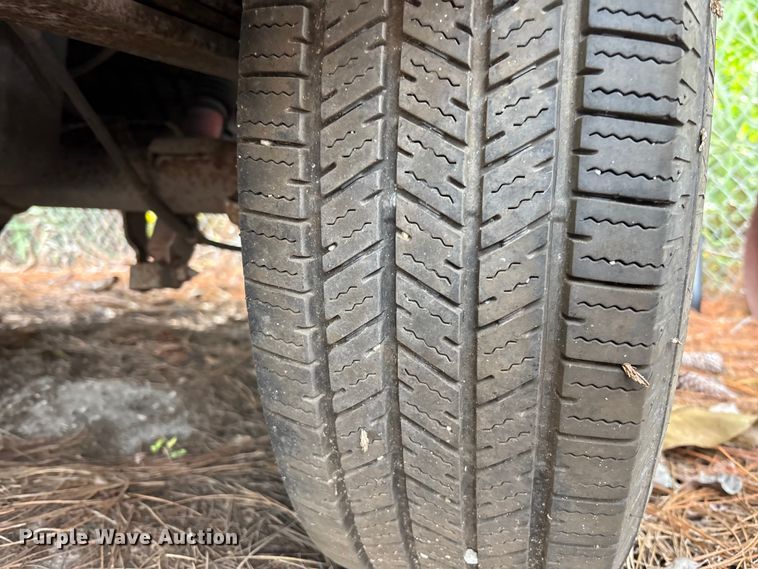 image for item DU2604 2004 GMC Sierra pickup truck