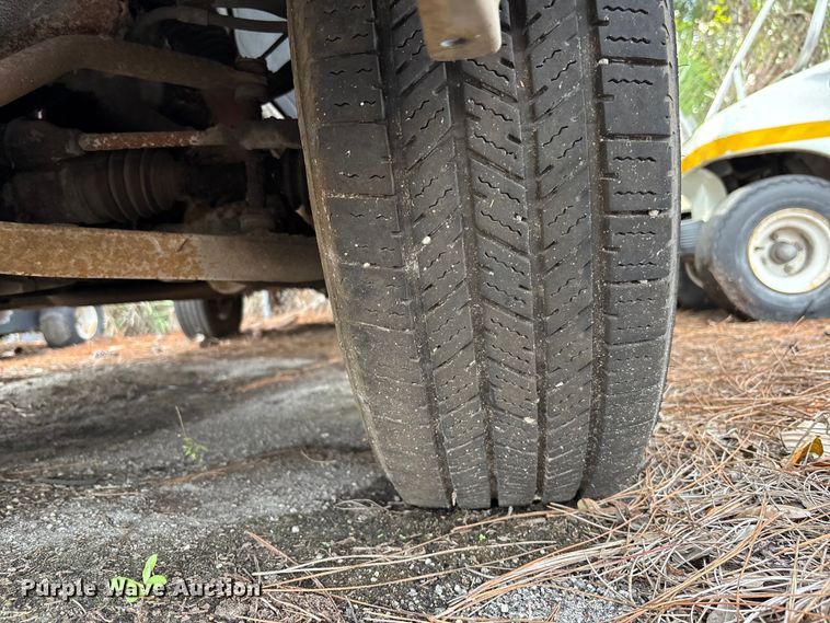 image for item DU2604 2004 GMC Sierra pickup truck