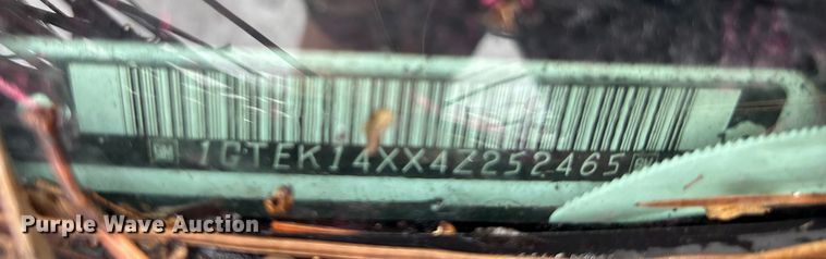 image for item DU2604 2004 GMC Sierra pickup truck