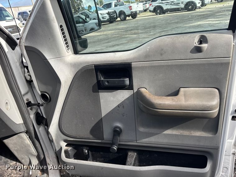 image for item DU2607 2006 Ford F150 XL Ext. Cab pickup truck