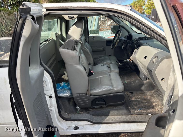 image for item DU2607 2006 Ford F150 XL Ext. Cab pickup truck