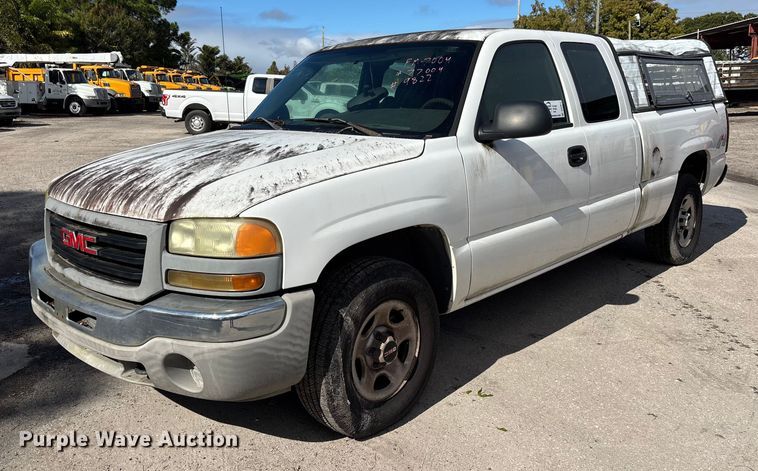 image for item DU2611 2004 GMC Sierra pickup truck