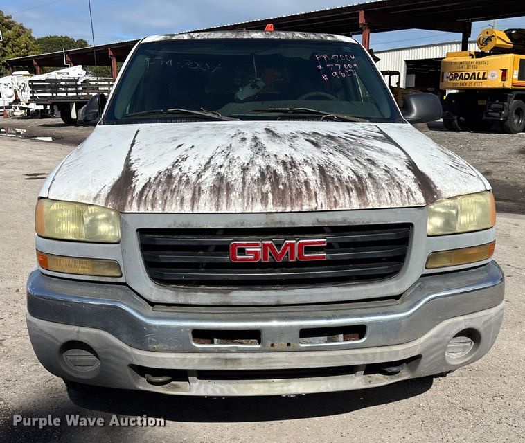 image for item DU2611 2004 GMC Sierra pickup truck