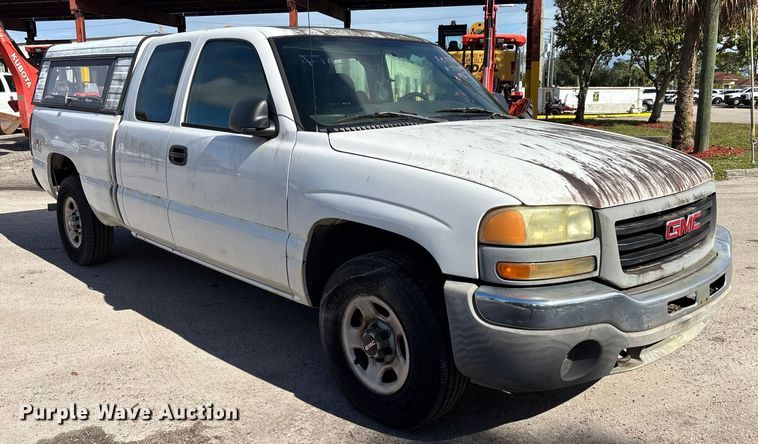 image for item DU2611 2004 GMC Sierra pickup truck