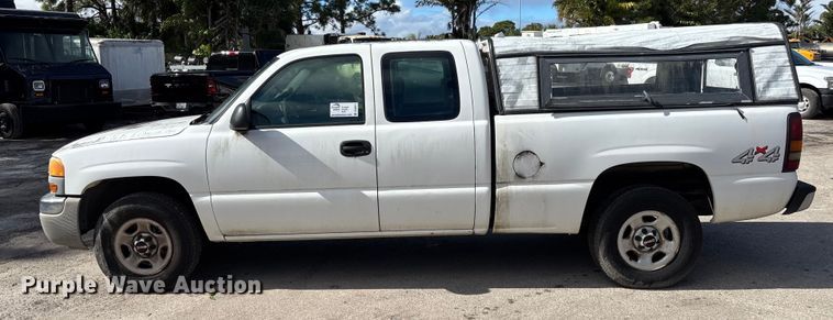 image for item DU2611 2004 GMC Sierra pickup truck