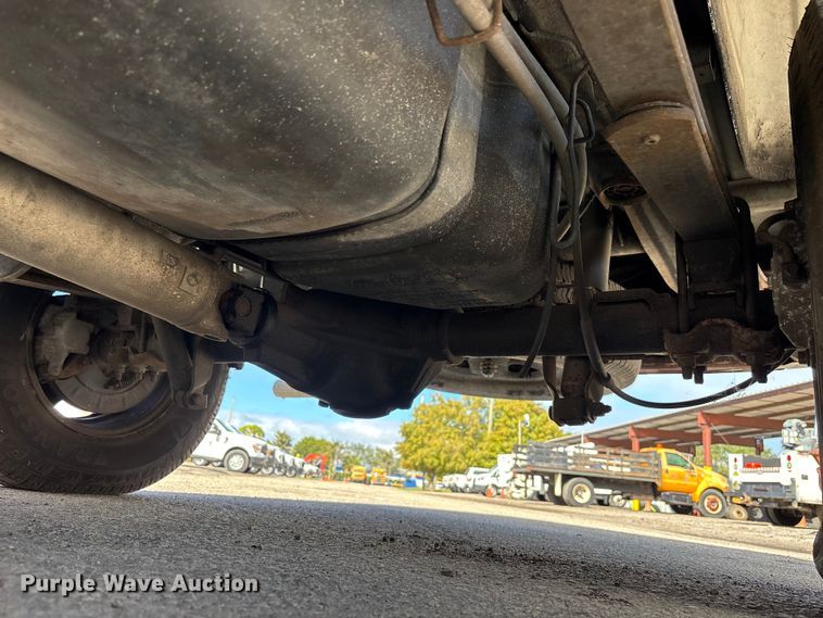 image for item DU2611 2004 GMC Sierra pickup truck