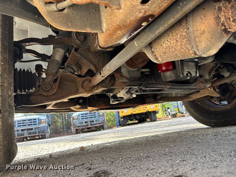 image for item DU2611 2004 GMC Sierra pickup truck