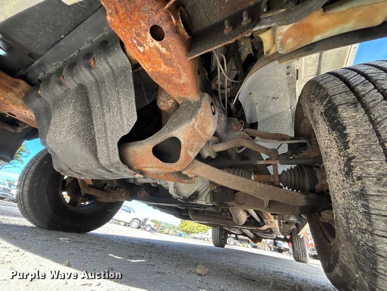 image for item DU2611 2004 GMC Sierra pickup truck