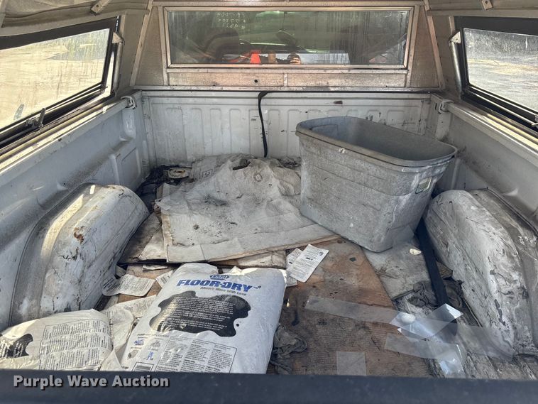 image for item DU2611 2004 GMC Sierra pickup truck